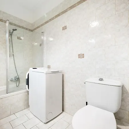 Julia -calme Spacieux - Parking Prive - Clim *